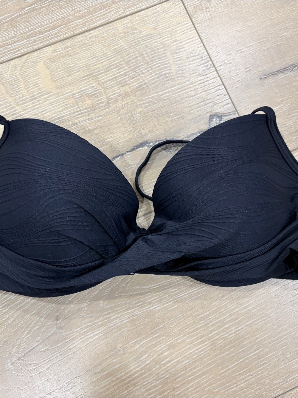 NWT- Ripzone Black Women's Underwire Swim Top with Textured Wave Design